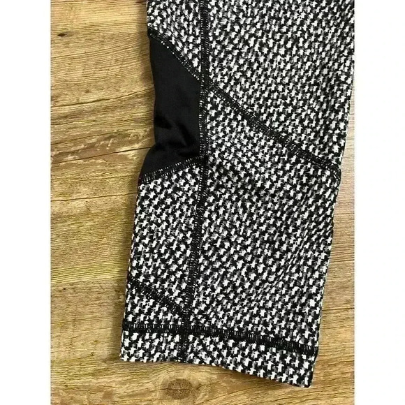 Lululemon HR Invigorate Cropped Daisy Dust Alpine White Black Women's 8 - Picture 2 of 11